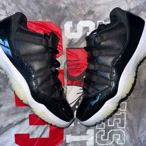 Air Jordan 11 Retro Low 72-10 2022